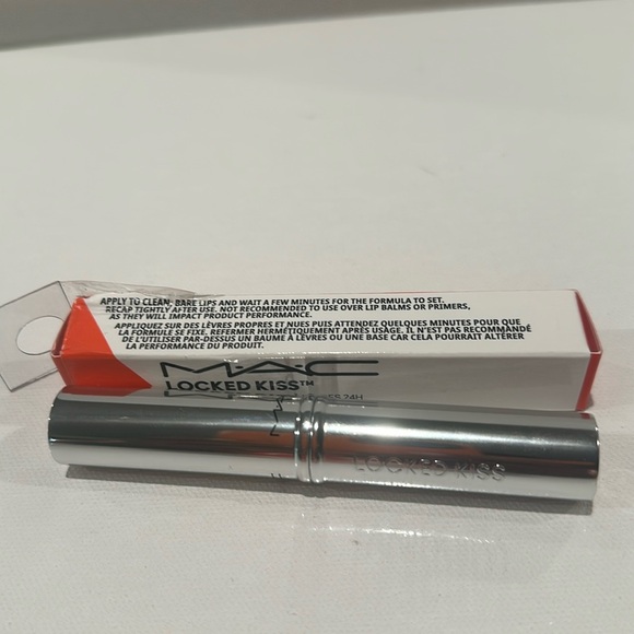 MAC LOCKED KISS RENEGADE (57) BRIGHT ORANGE 24 HR LIPSTICK. FULL SIZE - Picture 3 of 5